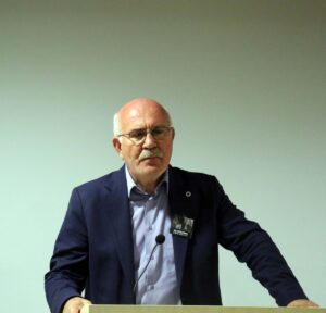 UŞAK (AA) – Bir akaryakıt istasyonundaki marketten alışveriş yaptıktan sonra