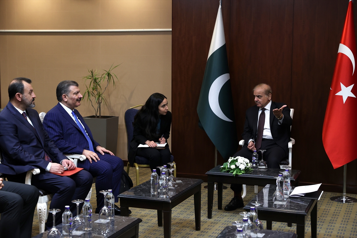 Pakistan Başbakanı Şerif, Sağlık Bakanı Koca ile görüştü