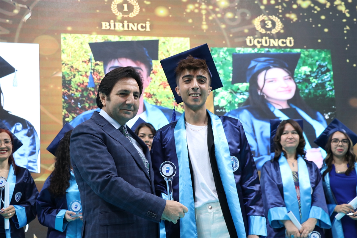 Pamukkale Üniversitesinde mezuniyet töreni yapıldı