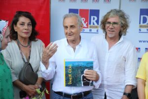 MUĞLA (AA) – Ressam Devrim Erbil, Muğla'nın Bodrum ilçesinde düzenlenen