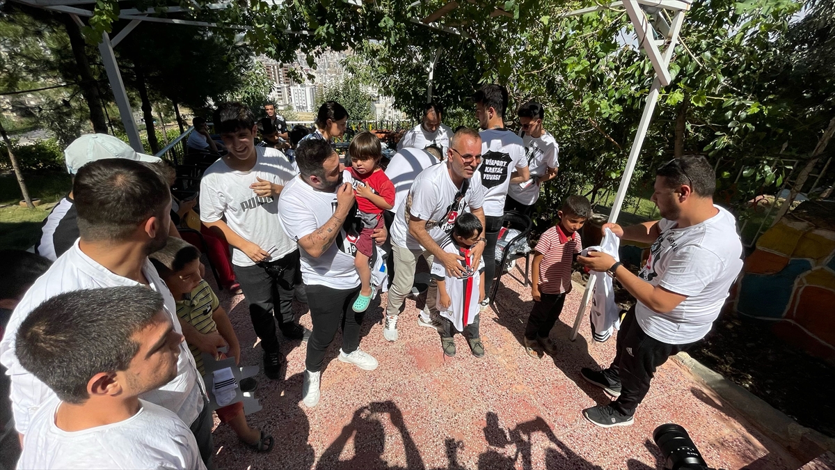 Şanlıurfa'da dezavantajlı çocuklara Beşiktaş forması dağıtıldı