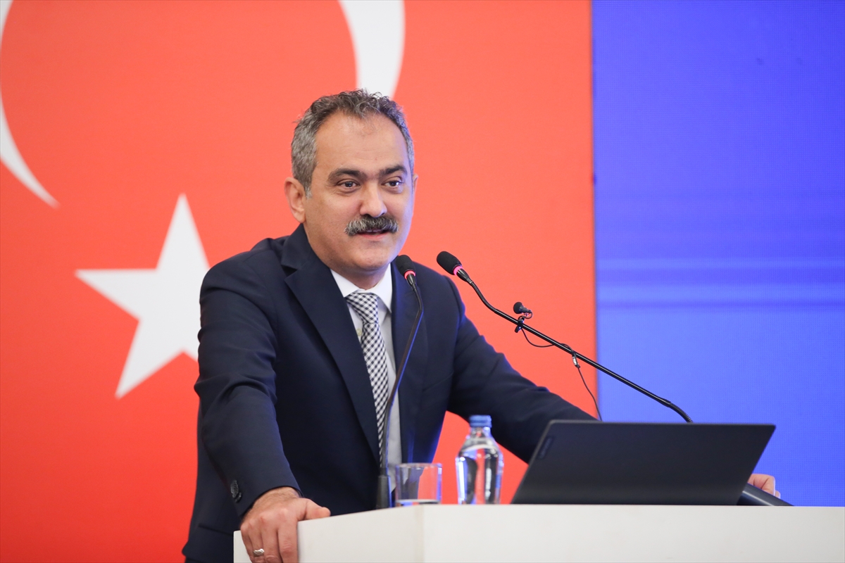 Bakan Özer, “Tarih Kültür ve Medeniyet Bilinci Semineri”nde konuştu: