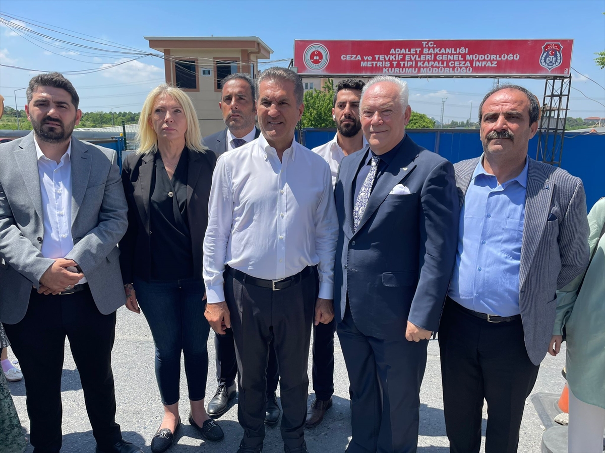 TDP Genel Başkanı Sarıgül'den cezaevi önünde “af” çağrısı