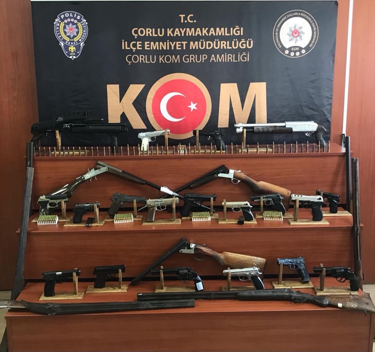 Tekirdağ'da kaçak silah imalatı ve ticareti yapan 26 kişi yakalandı