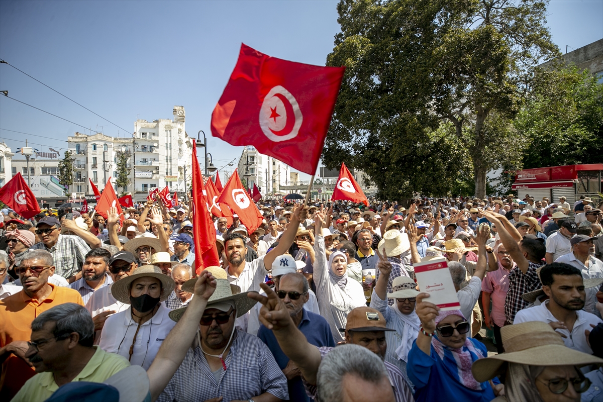 Tunus’ta yeni Anayasa için düzenlenecek referandum protesto edildi