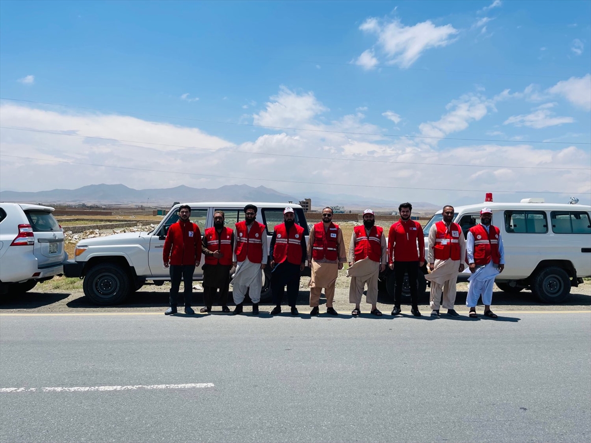 Türk Kızılay, Afganistan'daki 500 depremzedeye gıda yardımında bulundu