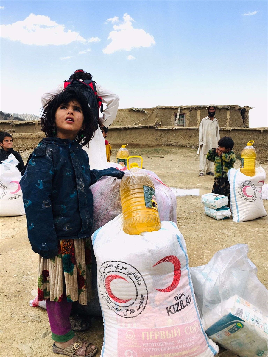 Türk Kızılayın yardımları Afganistan'daki depremzedelere ulaştı