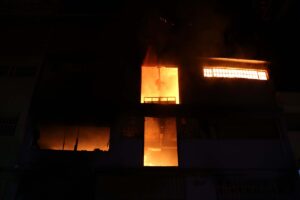 UŞAK (AA) – Uşak'ta iki katlı bir tekstil atölyesinde çıkan