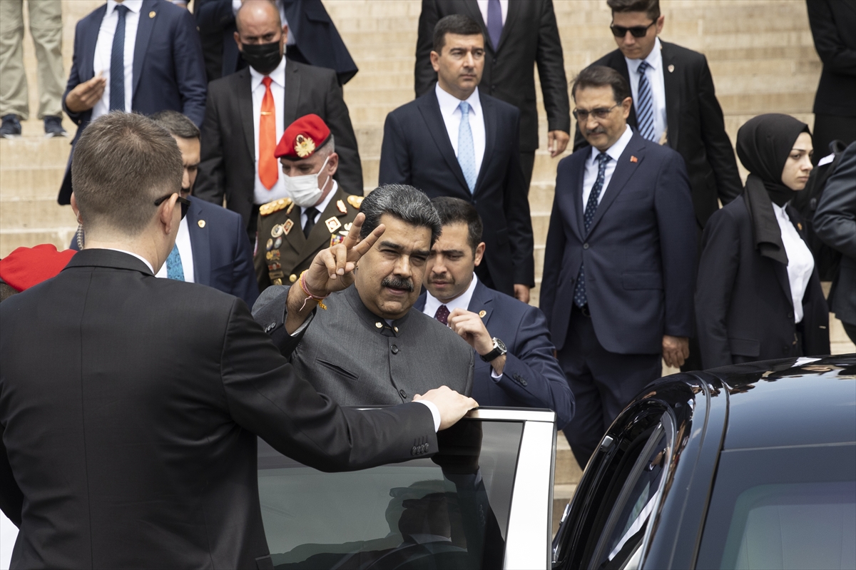 Venezuela Devlet Başkanı Maduro, Anıtkabir'i ziyaret etti