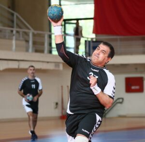 - Turnuvanın açılış maçında Dışişleri Bakan Yardımcısı Faruk Kaymakcı ile