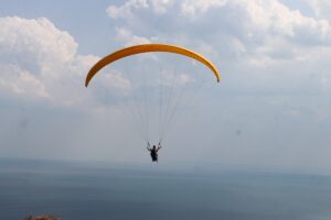 TEKİRDAĞ (AA) – Tekirdağ'da adrenalin tutkunlarının gözde adreslerinden Uçmakdere, gökyüzüne
