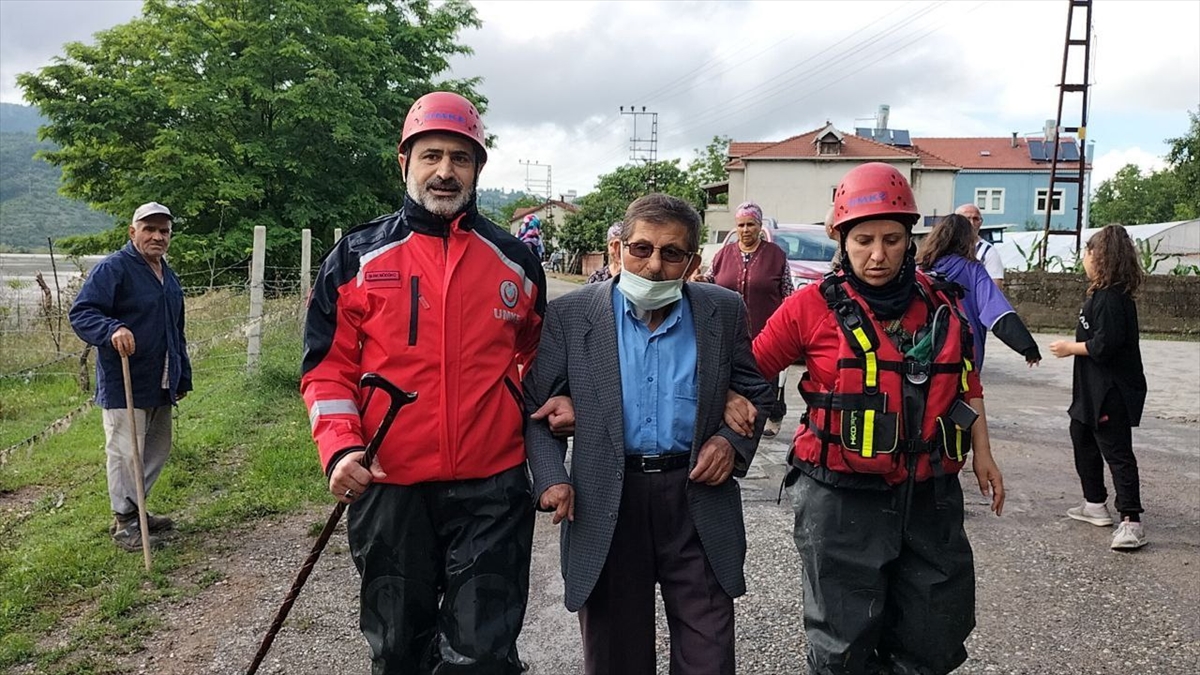 Zonguldak'ta böbrek hastalarının imdadına UMKE ve AFAD ekipleri yetişti