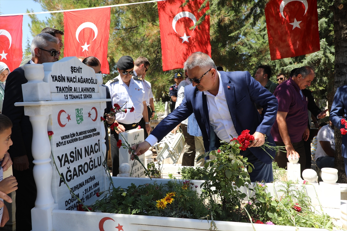 15 Temmuz şehidi Yasin Naci Ağaroğlu, Antalya'da mezarı başında anıldı