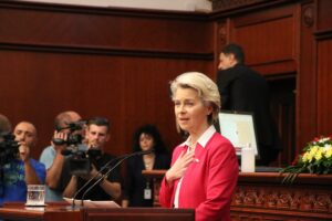 - "AB Komisyonunun her zaman bu ülkenin yanında olduğunu ve