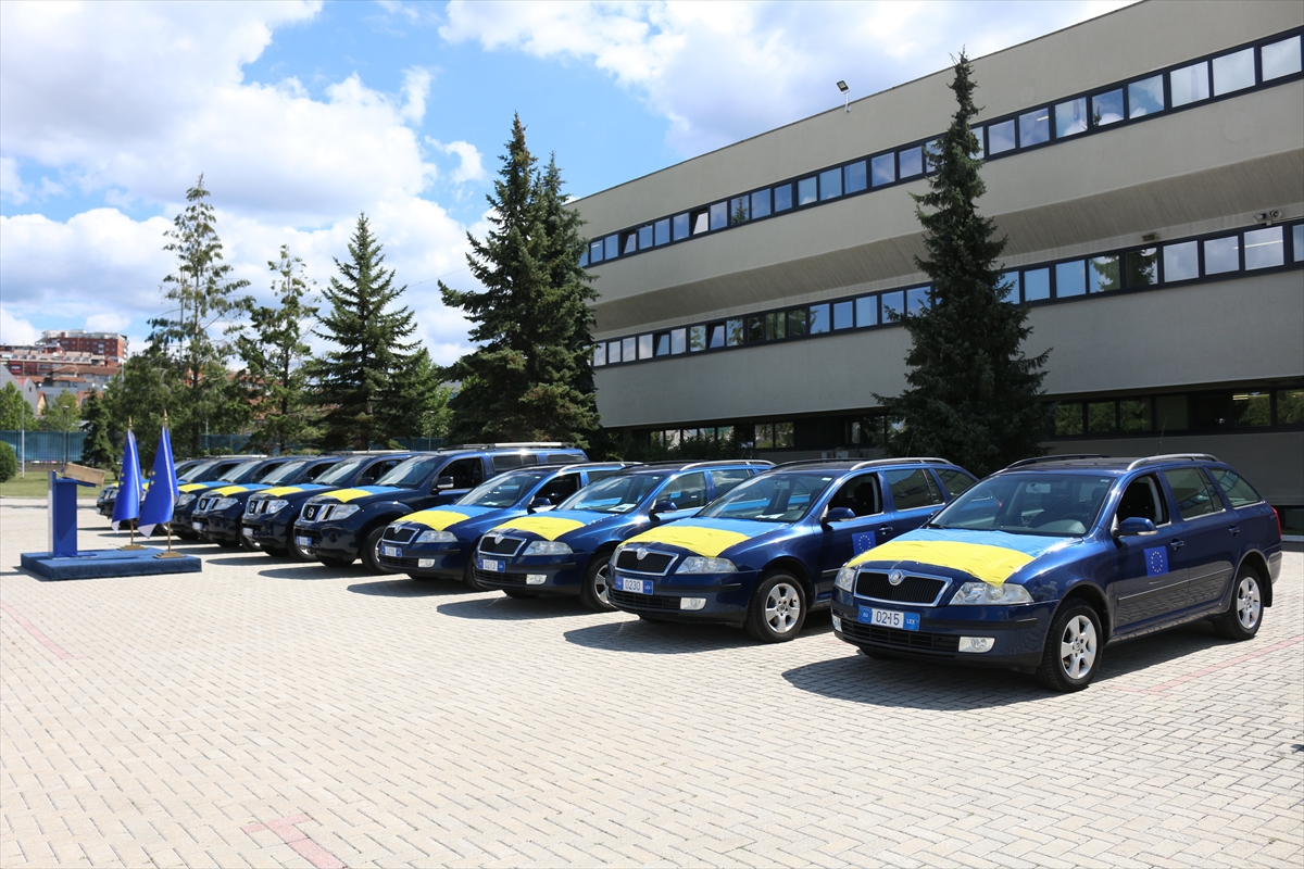AB Kosova Misyonundan Ukrayna'ya 12 araçlık insani yardım