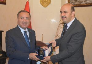 KARS (AA) – Adalet Bakanı Bekir Bozdağ, Kars Valiliğini ziyaret