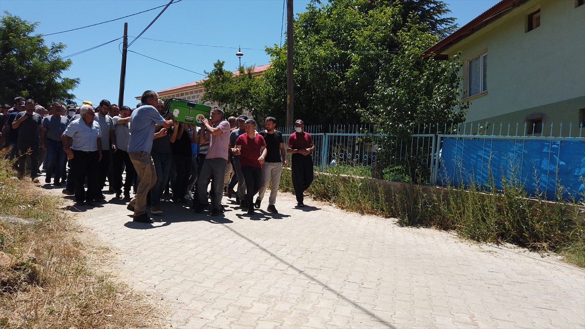 ADANA (AA) – Adana'nın merkez Çukurova ilçesinde inşaatta çalışırken göçük