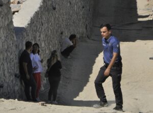 ADANA (AA) – Adana'nın merkez Çukurova ilçesinde çalıştığı inşaatın çatısında