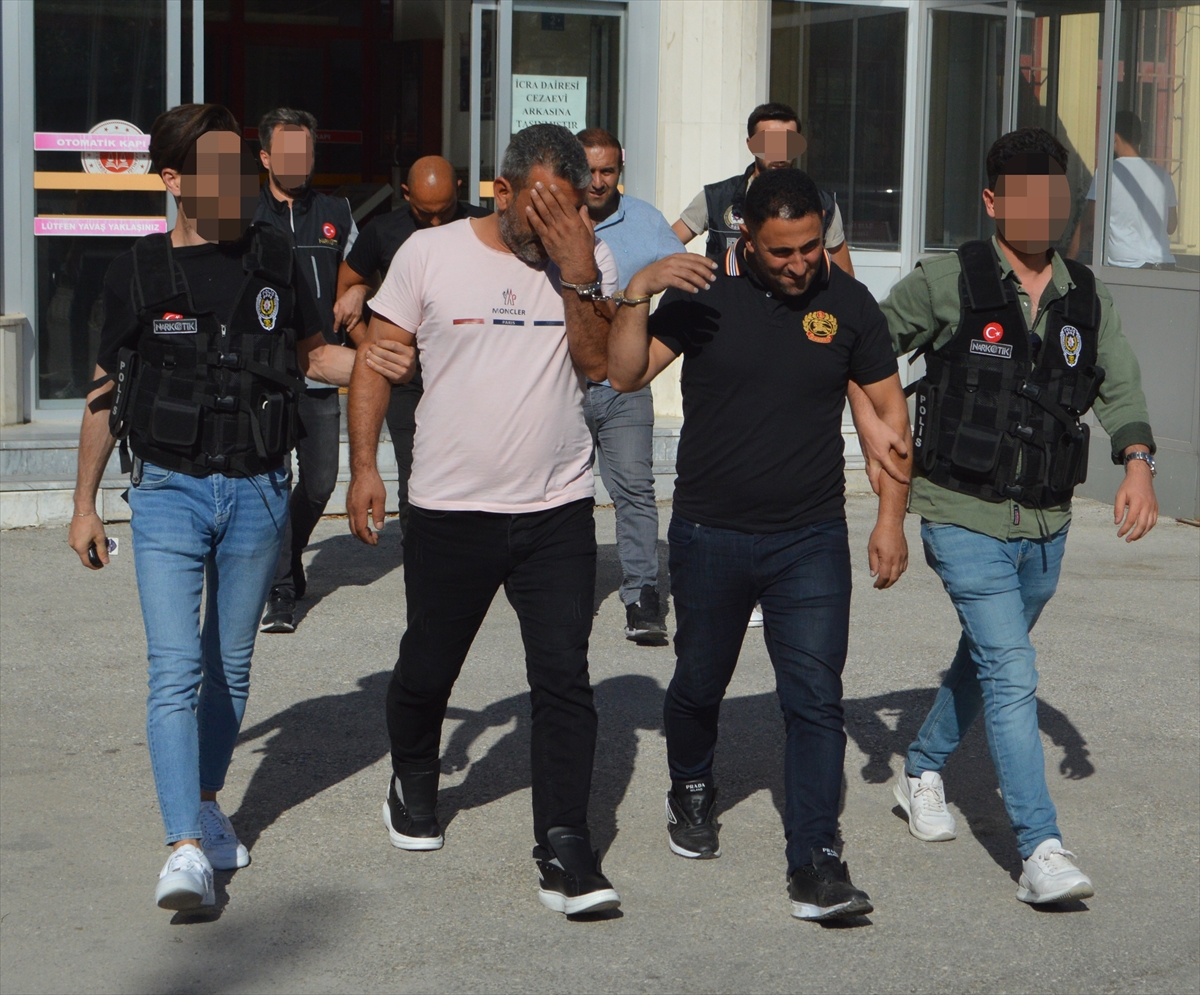 Afyonkarahisar'daki uyuşturucu operasyonunda yakalanan 4 zanlı tutuklandı