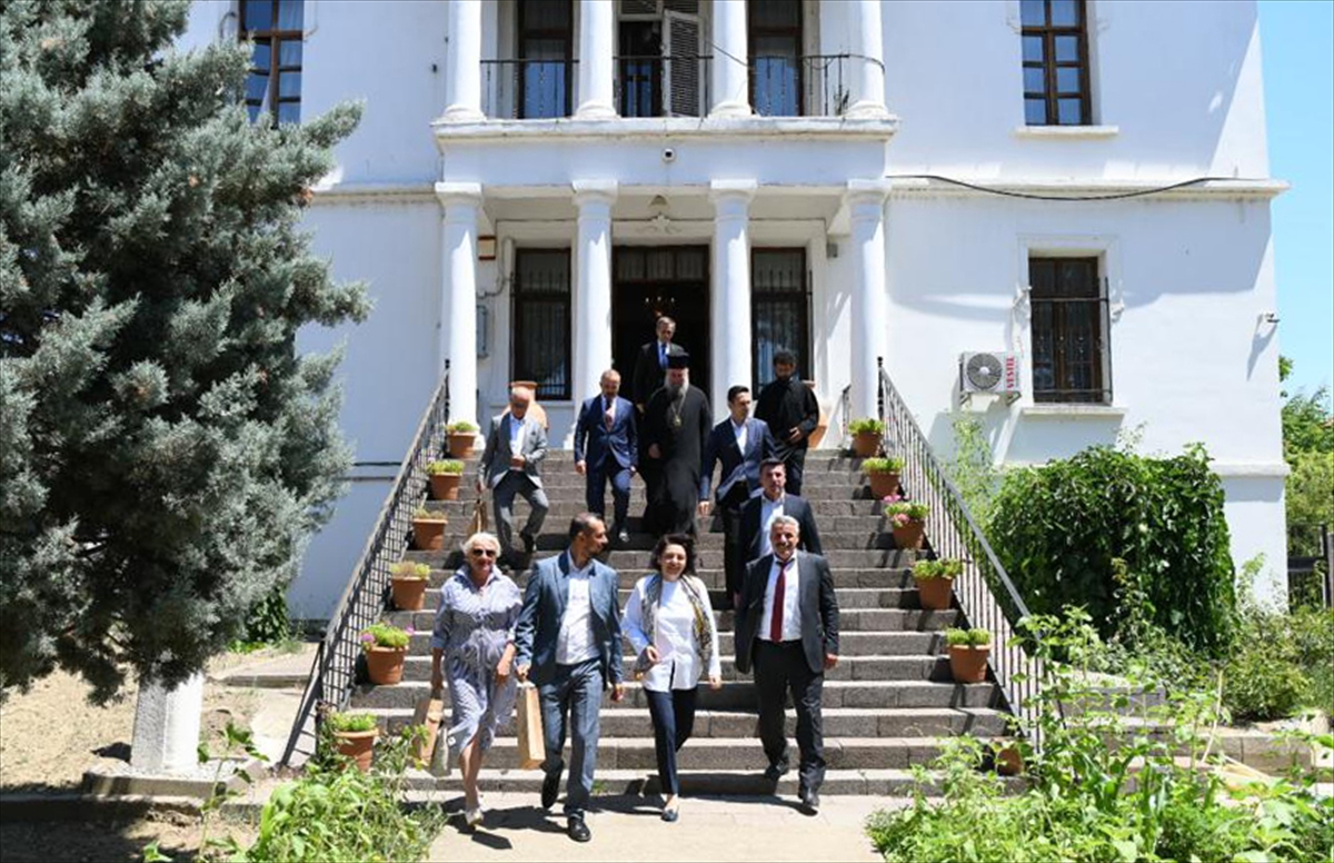 AK Parti Grup Başkanvekili Bülent Turan, Gökçeada Metropolithanesi'ni ziyaret etti: