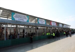 ANKARA (AA) – Başkentte vatandaşlar, kurbanlıklarını kapalı pazar yerlerinde ya