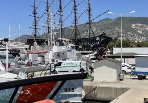 ANTALYA (AA) – Antalya'nın Alanya ilçesinde denizde görülen kadın cesedi,