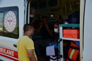 ANTALYA (AA) – Antalya'nın Manavgat ilçesinde midibüsle kamyonetin çarpışması sonucu