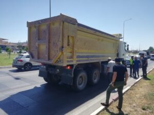 ANTALYA (AA) – Antalya'nın Kepez ilçesinde motosiklet ile kamyonun çarpışması