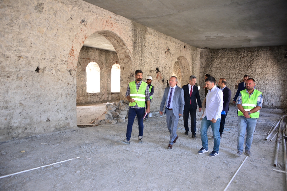 Ardahan'da inşaatı devam eden Millet Bahçesi tarihi kale ve Kura Nehri ile bütünleşecek