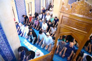 BAKÜ (AA) – Azerbaycan'da binlerce Müslüman, bayram namazı kılmak için