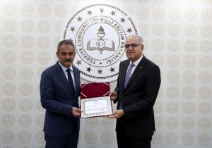 ANKARA (AA) – Milli Eğitim Bakanı Mahmut Özer, voleybolda liselerarası