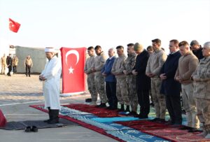 HAKKARİ (AA) – İçişleri Bakanı Süleyman Soylu, Kurban Bayramı namazını