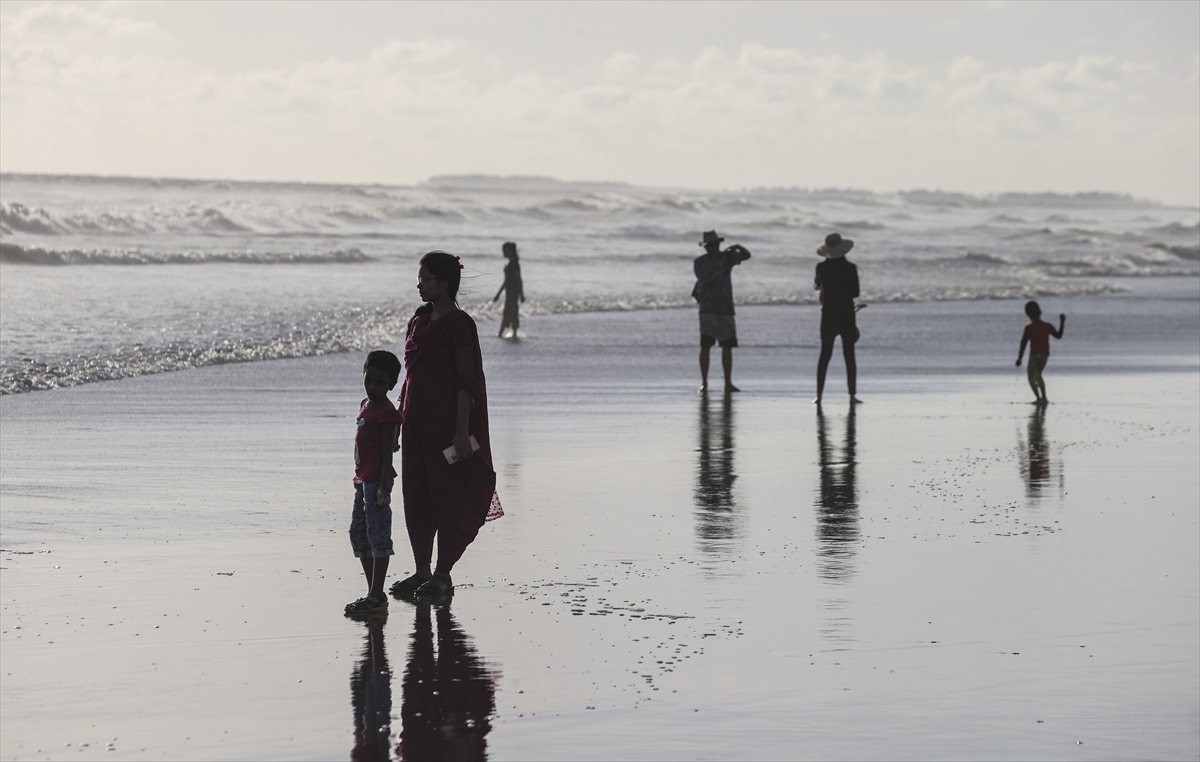 Bangladeş'in Cox's Bazar sahili, Kurban Bayramı'nda çok sayıda yerli turisti ağırlıyor