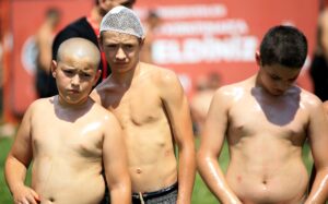 EDİRNE (AA) – 661. Tarihi Kırkpınar Yağlı Güreşleri'nde minik-2 boyda