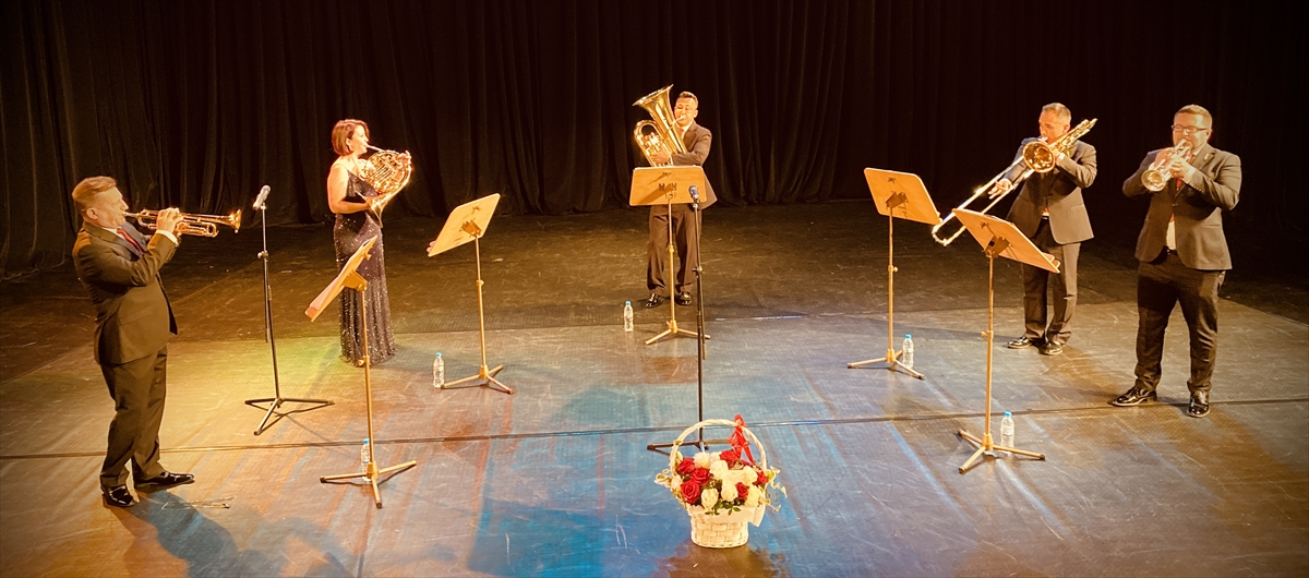 SOFYA (AA) – Türkiye'nin ilk bakır nefesli beşlisi olan Begüm