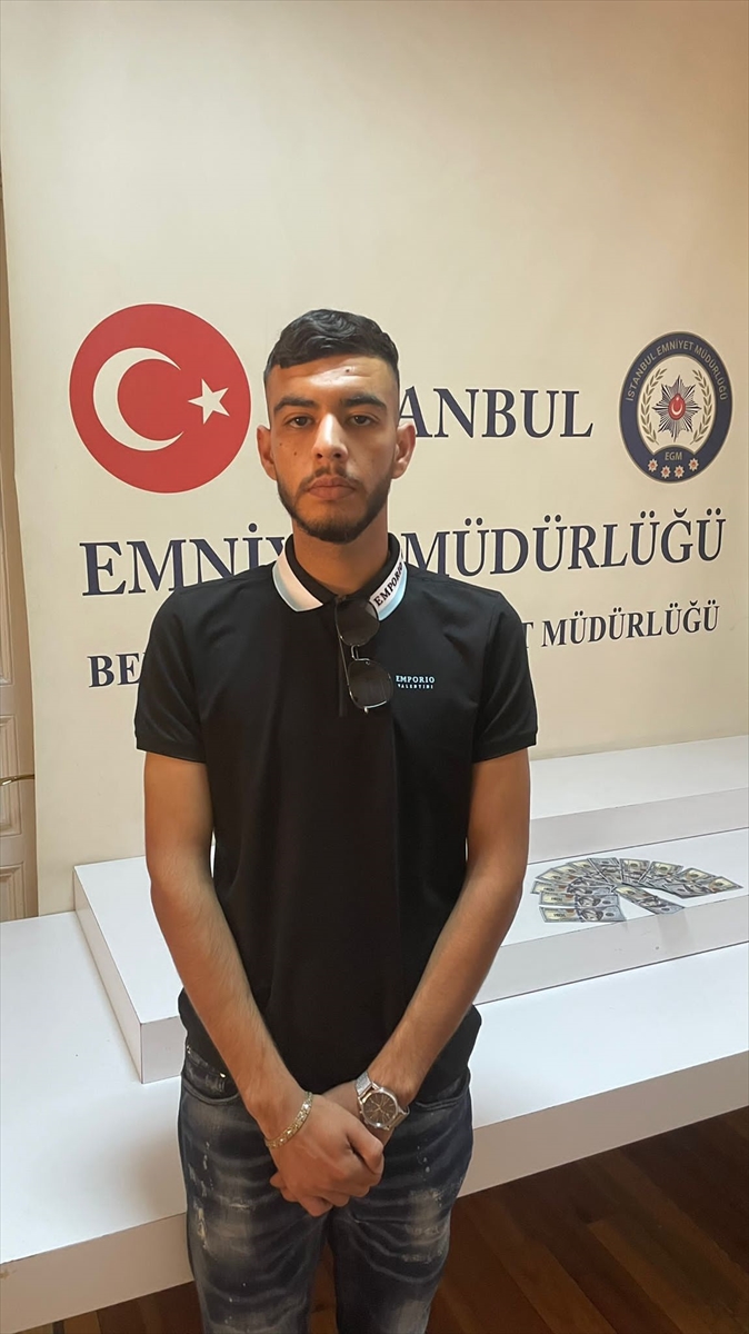 Beyoğlu'nda otel odasından sahte dolar atan kişi yakalandı