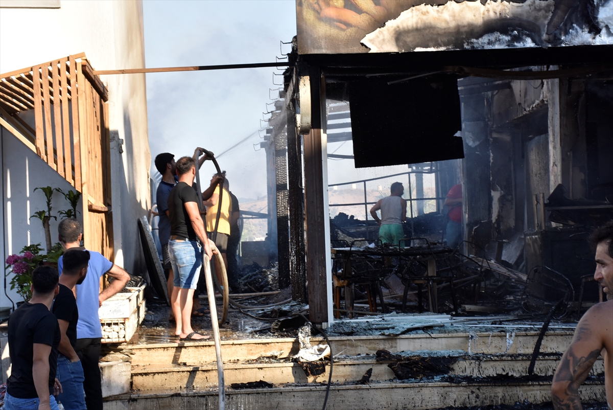 Bodrum'da çıkan yangında 3 iş yeri ile 2 ev zarar gördü