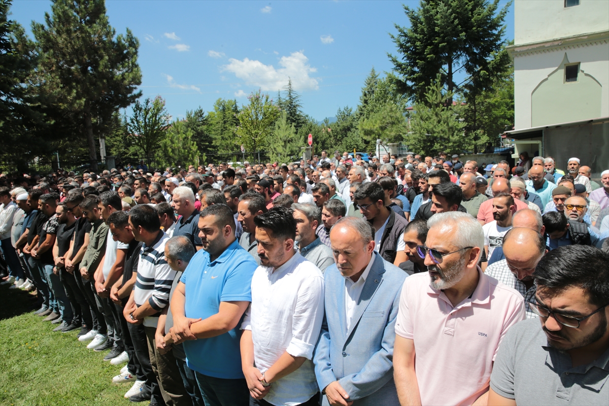 Bolu'da içme suyundan etkilenerek hayatını kaybeden işçi toprağa verildi