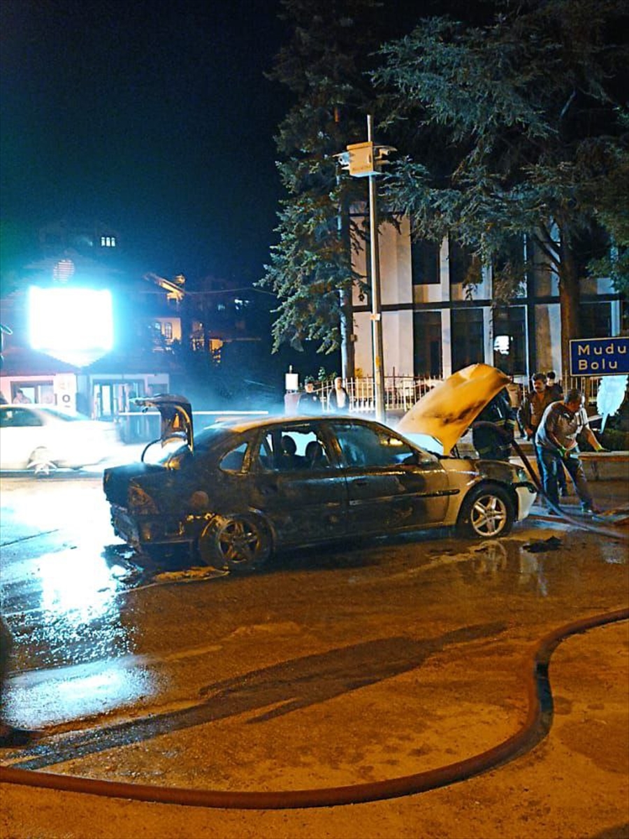 Bolu'da seyir halindeki otomobil yandı