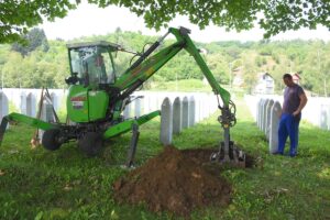 SREBRENİTSA (AA) – Srebrenitsa soykırımının 27. yılında Potoçari Anıt Mezarlığı'nda