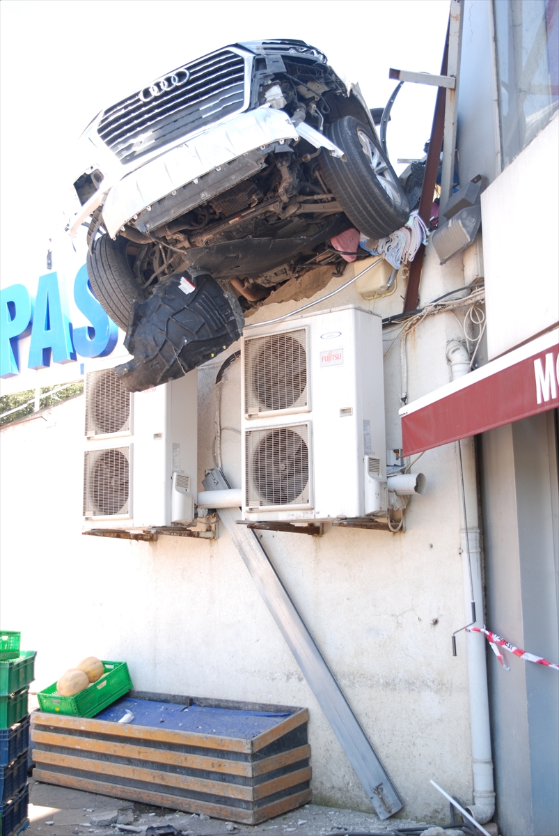 Çekmeköy'de otomobilin çarptığı kadın yaşamını yitirdi