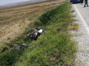 ÇORUM AA) – Çorum'un Sungurlu ilçesinde devrilen motosikletin sürücüsü yaşamını