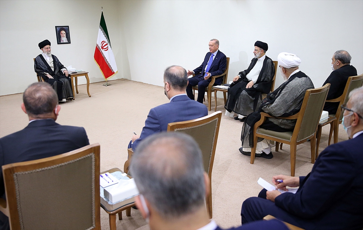 Cumhurbaşkanı Erdoğan, İran lideri Hamaney ile bir araya geldi