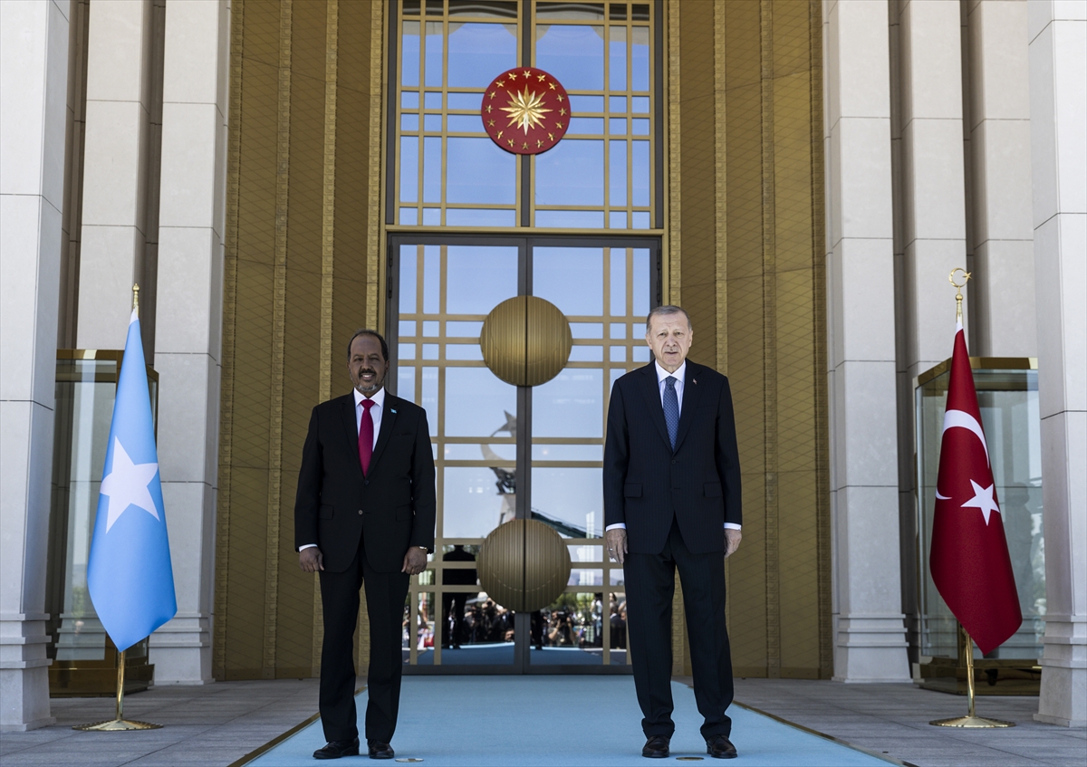 Cumhurbaşkanı Erdoğan, Somali Cumhurbaşkanı Mahmud'u resmi törenle karşıladı
