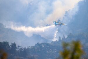 MUĞLA (AA) – Muğla'nın Datça ilçesindeki orman yangınına ekiplerin havadan