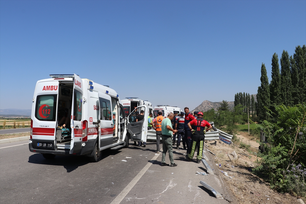 GÜNCELLEME - Denizli'de tur otobüsü şarampole devrildi, 41 kişi yaralandı -  Haber 1