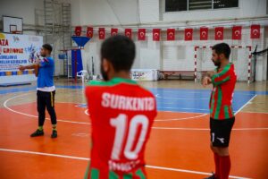 DİYARBAKIR (AA) – AZİZ ASLAN – Diyarbakır'da aralarında farklı branşlarda