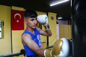 - "Haftanın 6 günü yaklaşık 5 saat antrenman yapıyorum. Çalışmalarıma