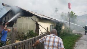 DÜZCE (AA) – Düzce'nin Kaynaşlı ilçesinde tek katlı müstakil evde