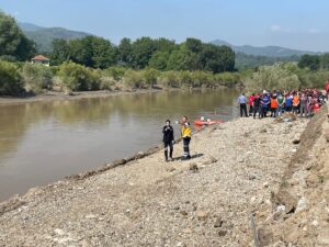 DÜZCE (AA) – Düzce'nin Kaynaşlı ilçesinde sele kapılan kepçe operatörünün